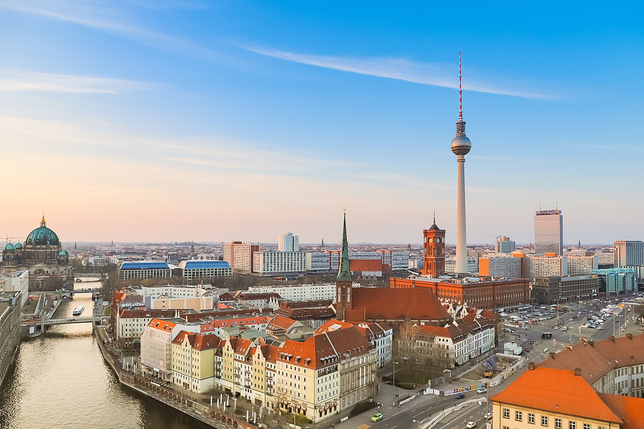 1280px-Aerial_view_of_Berlin_(32881394137).jpg