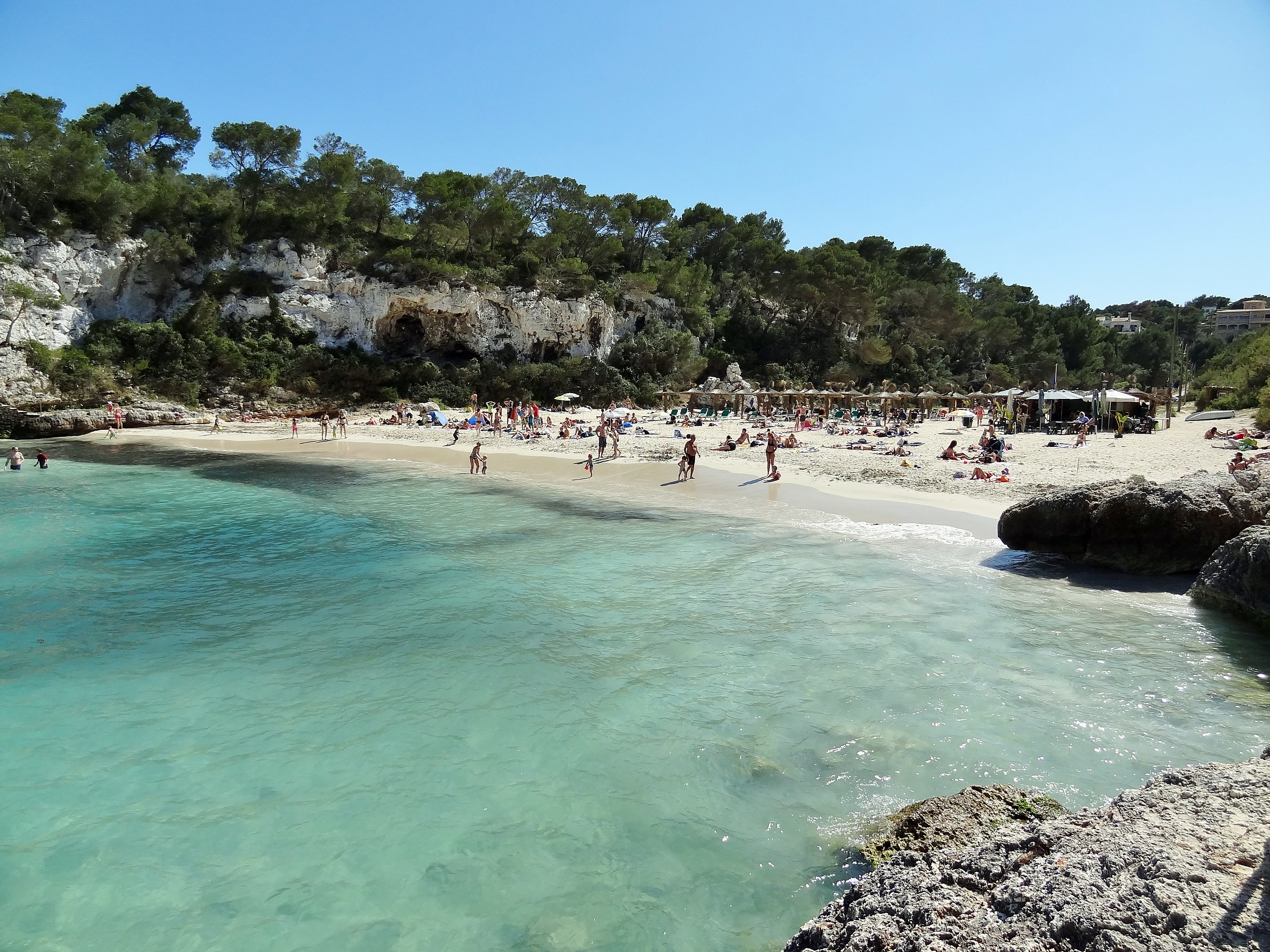 2880px-Cala_Llombards_04.jpg