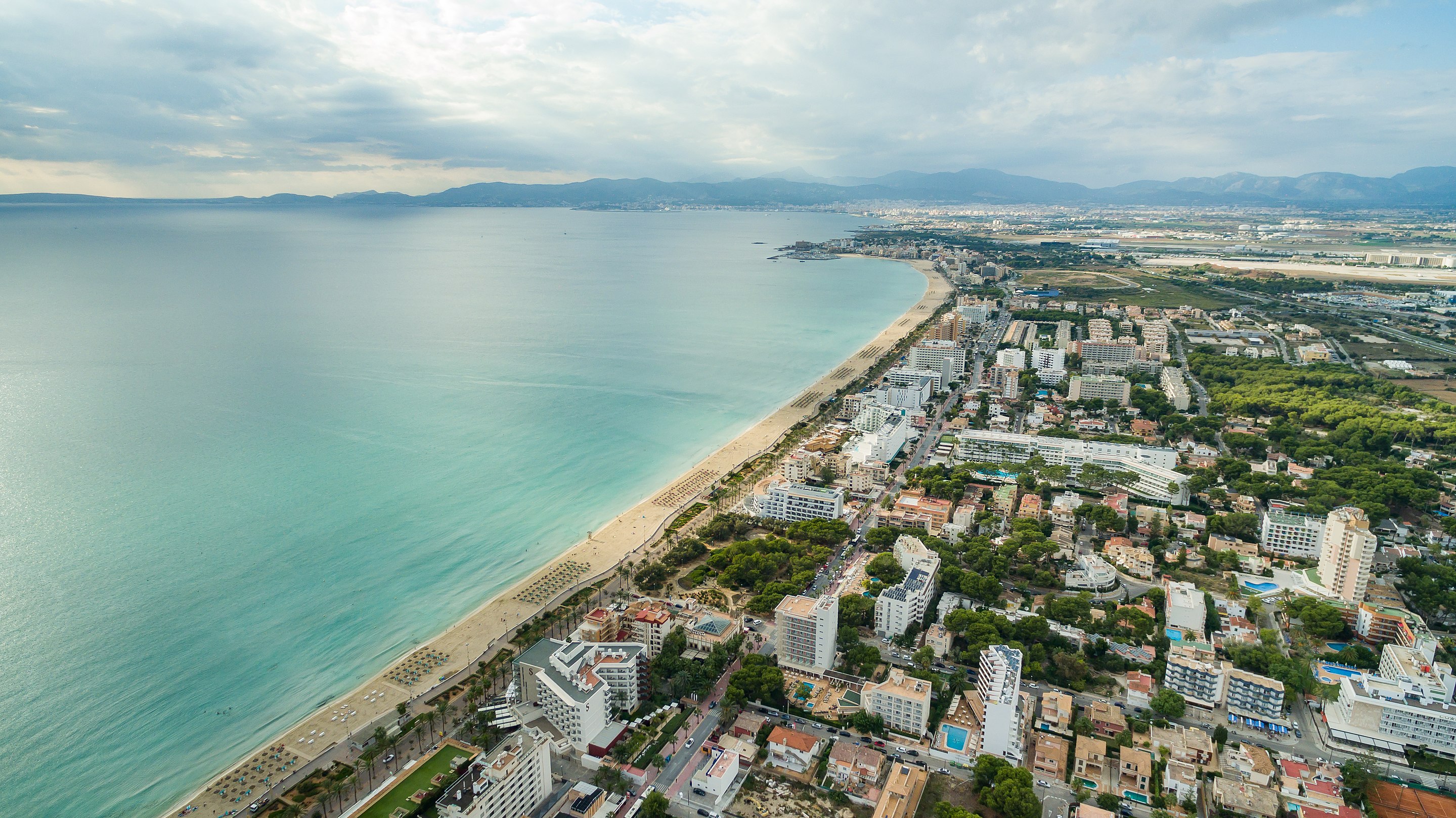 2880px-Mallorca_Platja_de_Palma_Strand_(30178917243).jpg