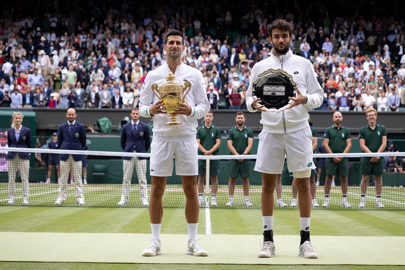 b_20210711_djokovic_trophy_SB1_3016-142235_705.jpg
