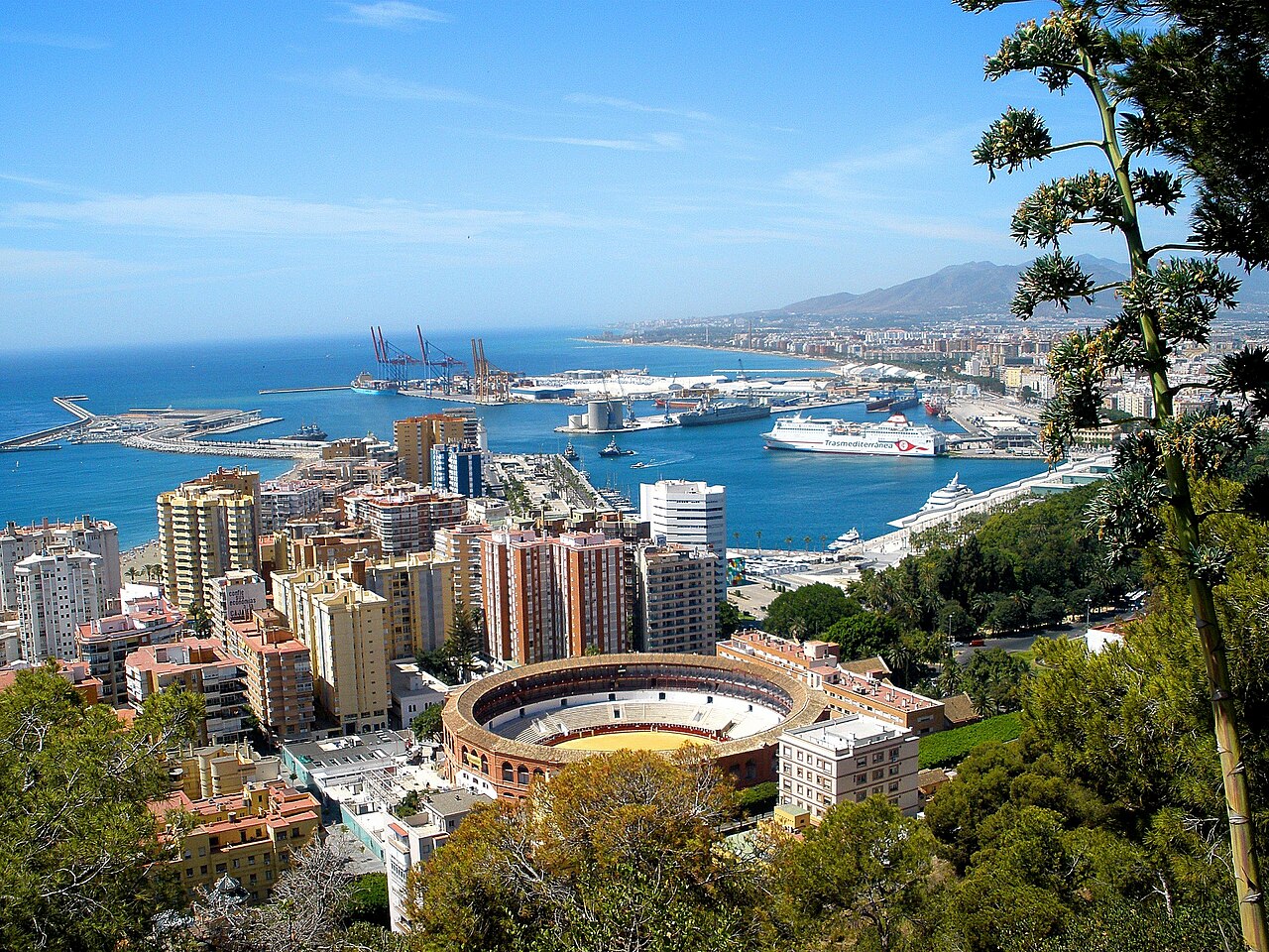 Málaga_-_vistas_desde_el_Parador_de_Gibralfaro_01.jpg