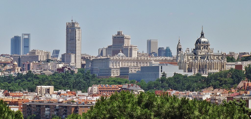 Panorama_de_Madrid_desde_el_parque_de_San_Isidro.JPG