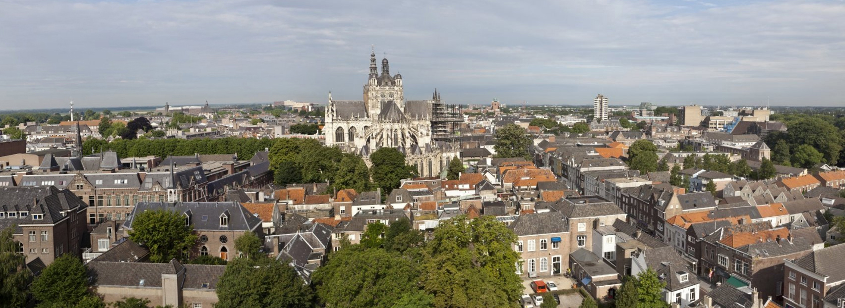 's-Hertogenbosch_-_Panorama_-_Gezicht_op_Sint_Jan_vanaf_Sint_Jacobskerktoren_-_RCE.jpg