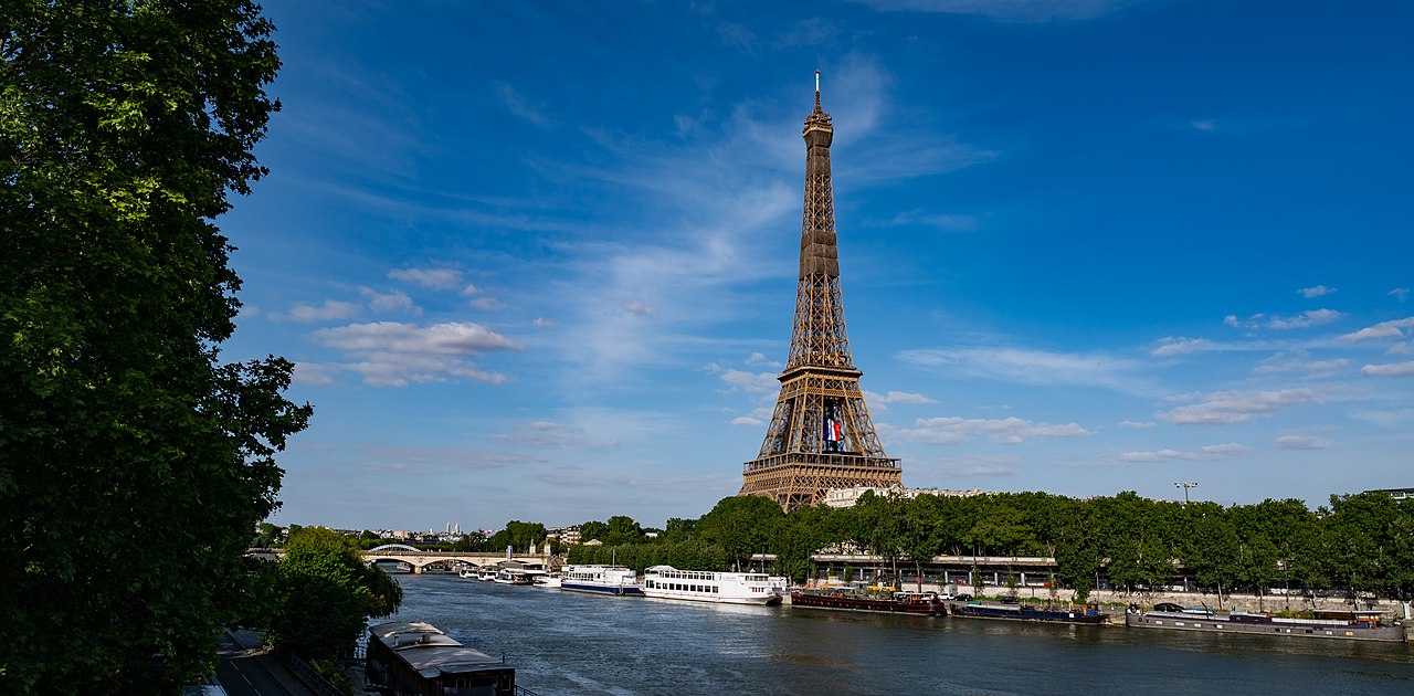 Tour_Eiffel_Passy_(49886204292)_(cropped).jpg