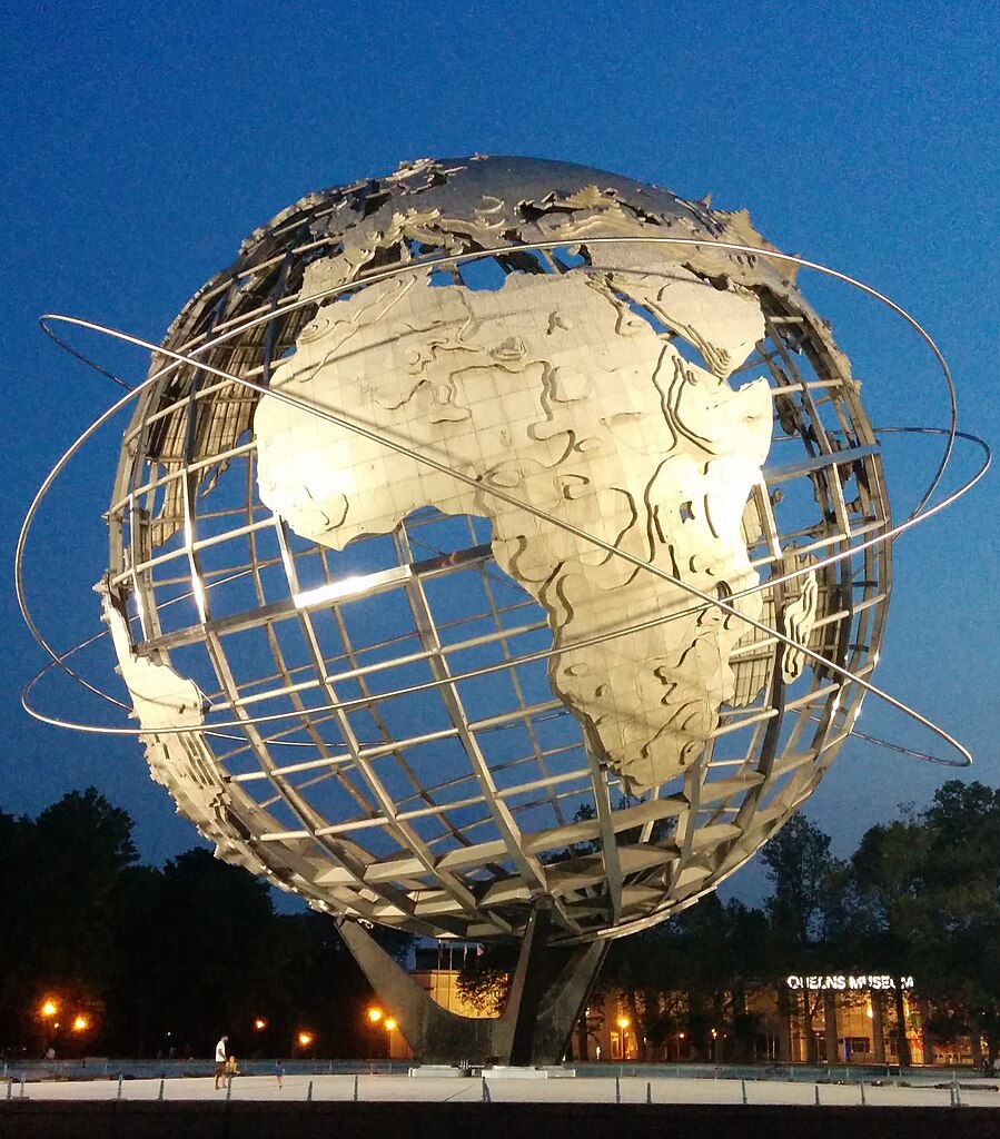 Unisphere_at_night_(cropped).jpg